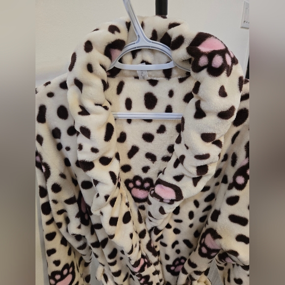 3/55$ - Cozy Robe with Paw Print Design - Picture 2 of 3